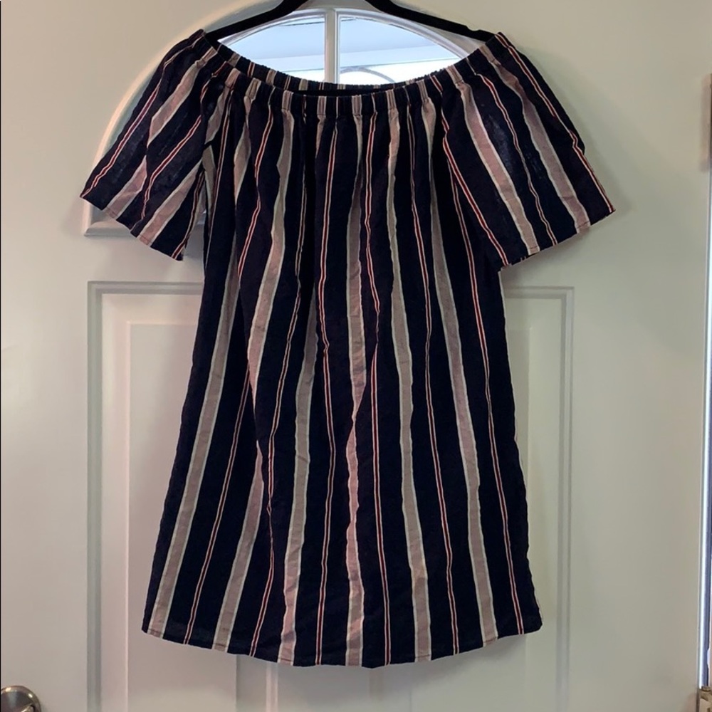 {Forever 21}Sz S Off Shoulder Dress